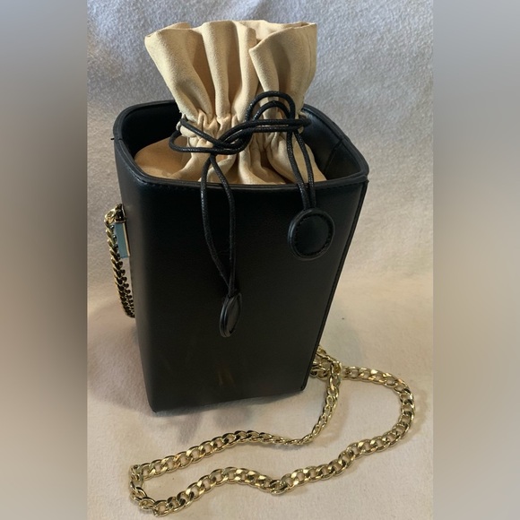 Clee Leather Drawstring  Chain Link Crossbody Bucket Bag Black Tan Womens Purse - Picture 5 of 14